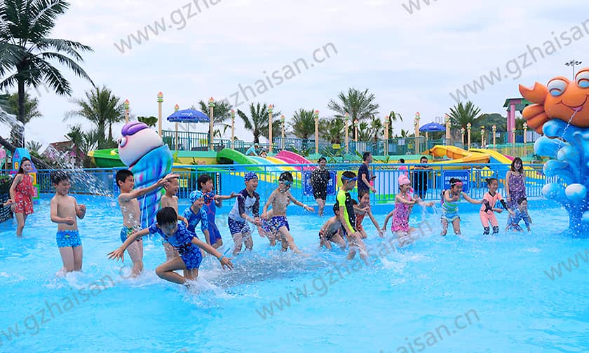 浙江宁波大目湾阿拉的海水上乐园戏水池