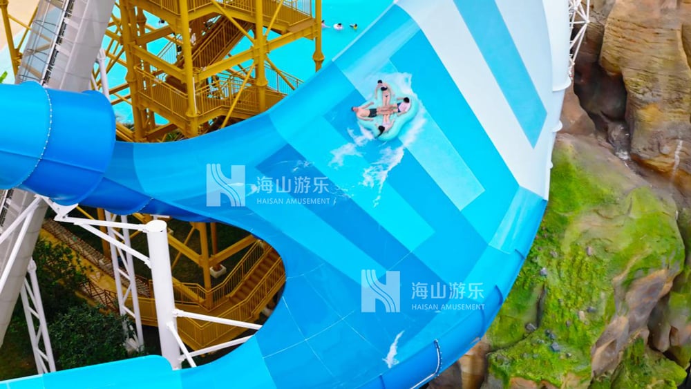 双重风暴，极致竞速——星际盘旋+巨浪翻滚组合引爆水乐园刺激体验