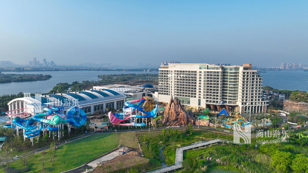 科技铸就非凡体验，专业成就行业标杆——J9国际站登录游乐荣膺2025金冠奖“杰出水滑道设备奖”