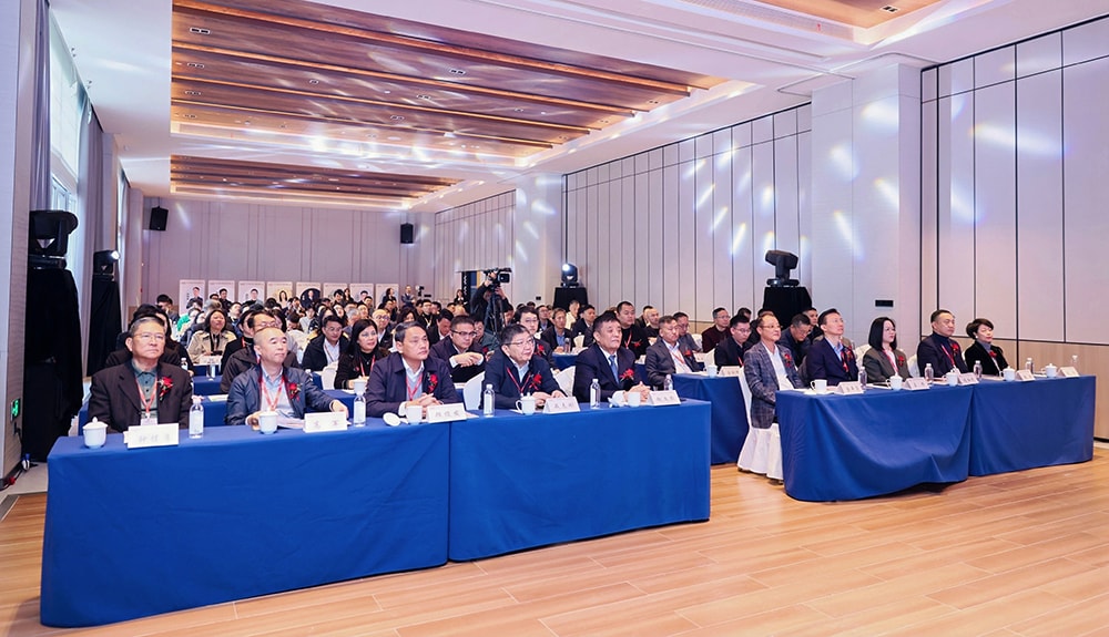 科技铸就非凡体验，专业成就行业标杆——J9国际站登录游乐荣膺2025金冠奖“杰出水滑道设备奖”