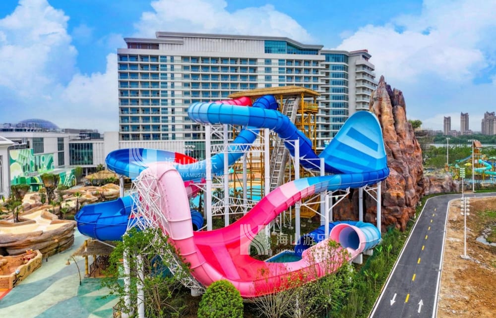 双重风暴，极致竞速——星际盘旋+巨浪翻滚组合引爆水乐园刺激体验